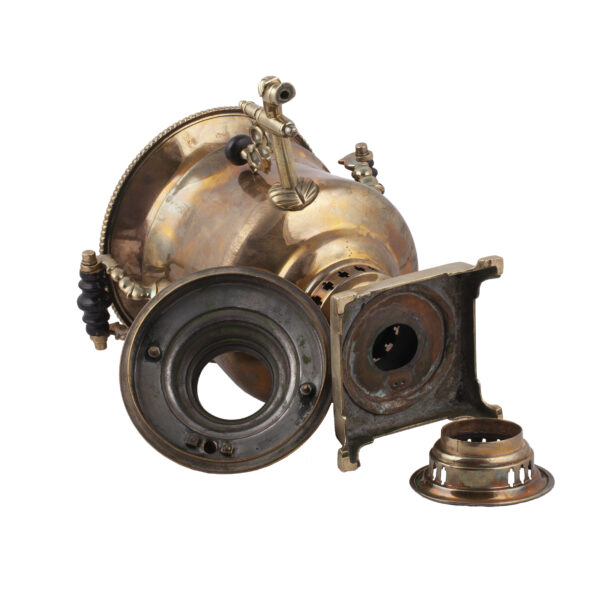 Lot 0251 <br/>A Russian Imperial brass samovar in the shape of a “Pot” <br/>Estimate: 400-500€ - Image 5