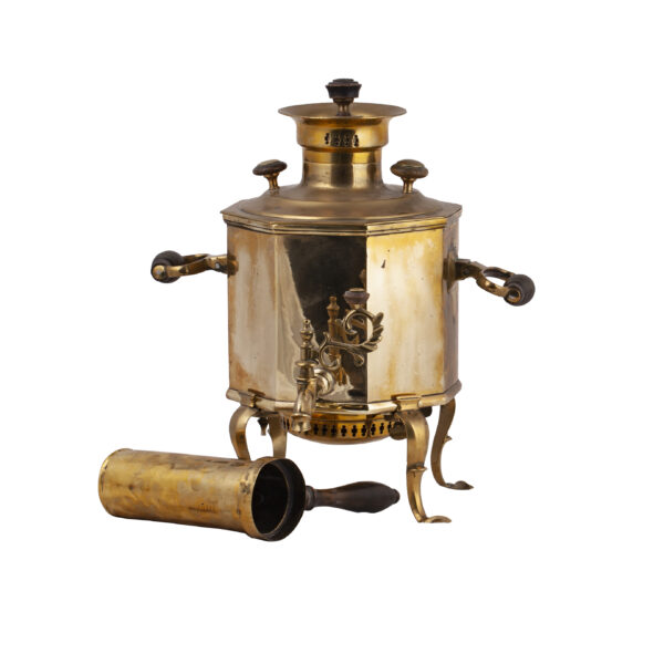 Lot 0252 <br/>A unique and rare travel samovar by the Gudkov brothers from Tula <br/>Estimate: 3000-4000€ - Image 2