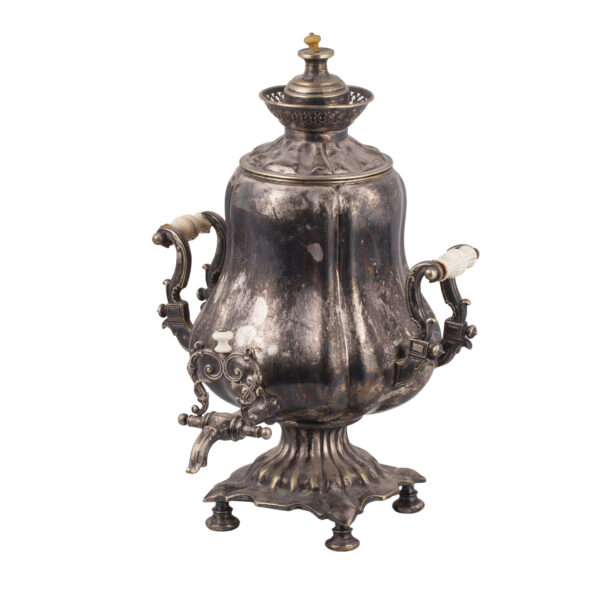 Lot 0253 <br/>An Imperial Russian samovar by the BUCH brothers <br/>Estimate: 8000-10000€