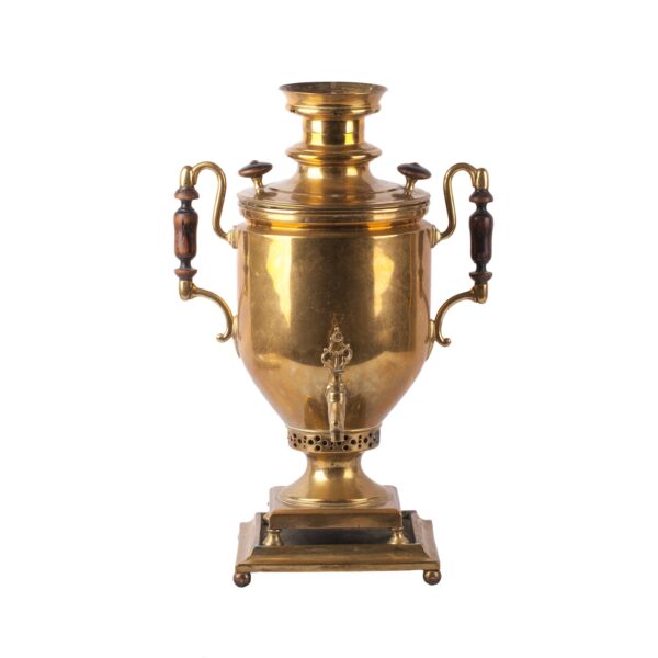 Lot 0254 <br/>A Russian samovar in the shape of a vase <br/>Estimate: 300-400€