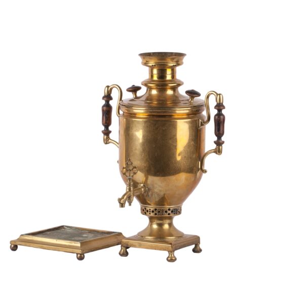 Lot 0254 <br/>A Russian samovar in the shape of a vase <br/>Estimate: 300-400€ - Image 4