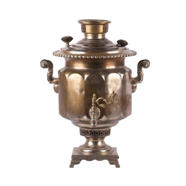 Lot 0255 <br/>A Russian samovar in the shape of a jar <br/>Estimate: 300-400€