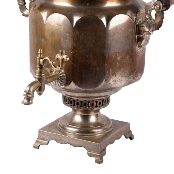 Lot 0255 <br/>A Russian samovar in the shape of a jar <br/>Estimate: 300-400€ - Image 4