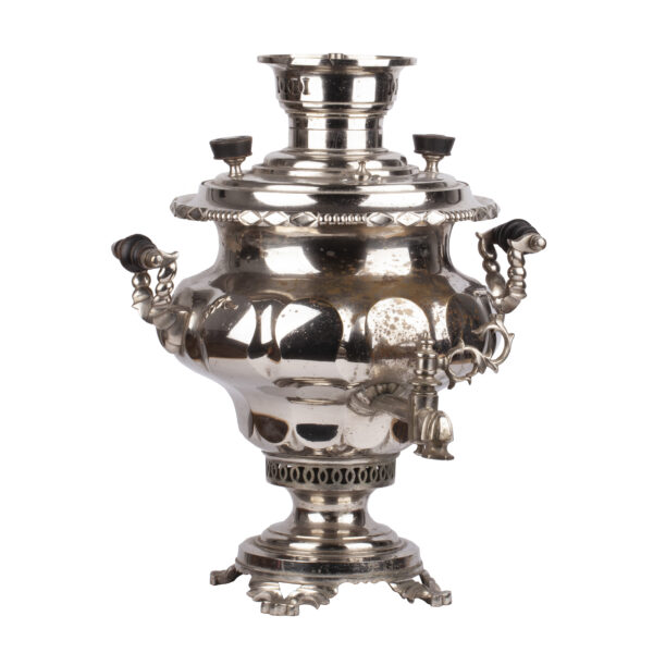 Lot 0259 <br/>A Russian brass samovar with stamps. Batashev Brothers <br/>Estimate: 800-1000€