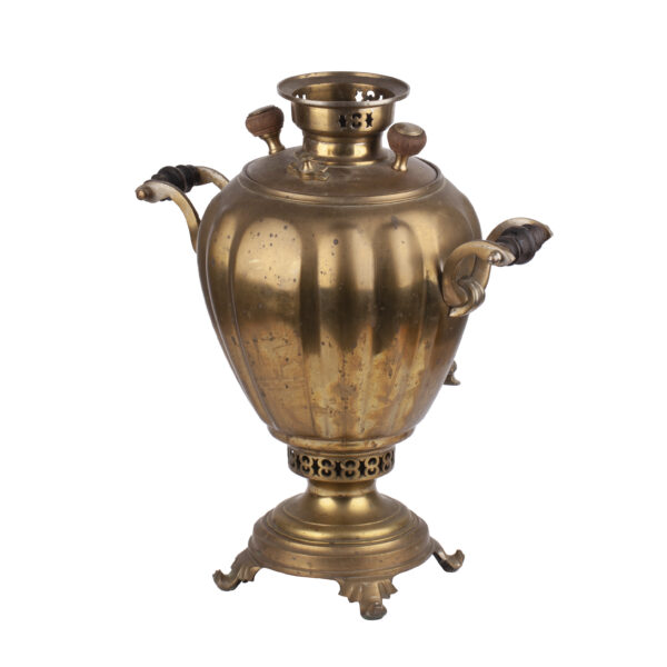 Lot 0260 <br/>A Russian brass egg-shaped samovar. Batashev Brothers <br/>Estimate: 300-350€ - Image 2