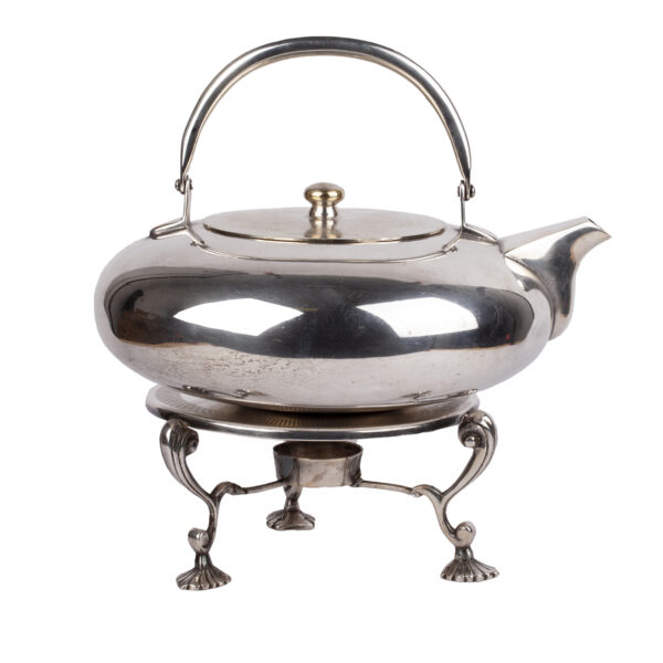 Lot 0262 <br/>A German Edzard kettle teapot with heating <br/>Estimate: 150-200€