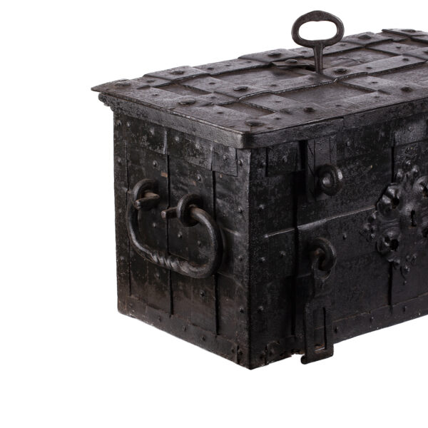 Lot 0290 <br/>17th Century Steel Safe Box/Trunk with 5 Locking Mechanisms <br/>Estimate: 7000-10000€ - Image 3