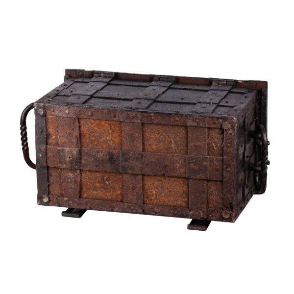 Lot 0290 <br/>17th Century Steel Safe Box/Trunk with 5 Locking Mechanisms <br/>Estimate: 7000-10000€ - Image 6