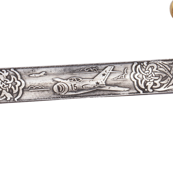 Lot 0299 <br/>A Soviet Aviation Dagger with engraving in box. 1965 <br/>Estimate: 2500-3000€ - Image 4