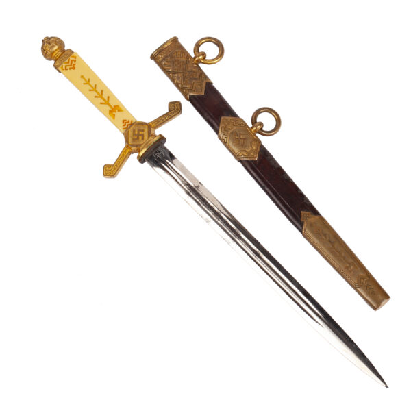 Lot 0315 <br/>A Latvian Model 1923 military administration dagger <br/>Estimate: 5000-7000€