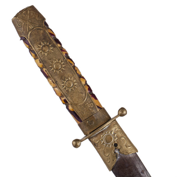 Lot 0328 <br/>A Chinese Kuomintang 1940’s dagger <br/>Estimate: 500-600€ - Image 5