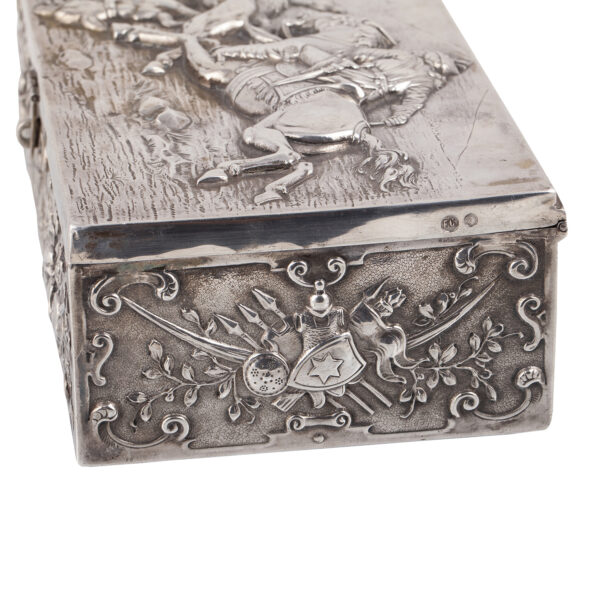 Lot 0034 <br/>A Russian cast silver cigar box with "Dogs hunting" composition. I. Szekman <br/>Estimate: 4000-5000€ - Image 3