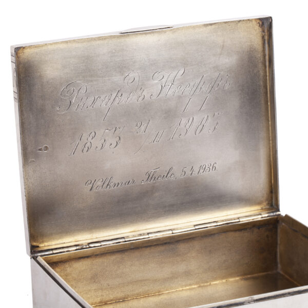 Lot 0036 <br/>A Russian silver-gilt advertising cigar box of Rostov on Don tobacco trader <br/>Estimate: 2000-2500€ - Image 5