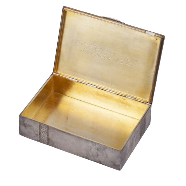 Lot 0039 <br/>A Soviet era silver-gilt cigar box <br/>Estimate: 1200-1500€ - Image 6