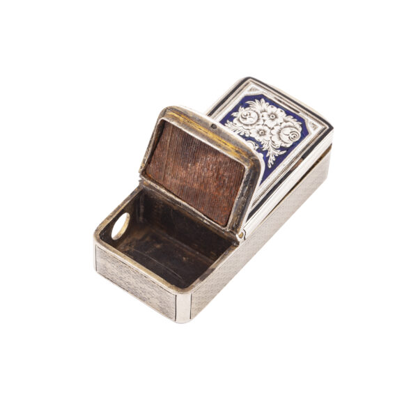 Lot 0044 <br/>An interesting Russian silver-gilt and enamel match holder <br/>Estimate: 500-700€ - Image 7