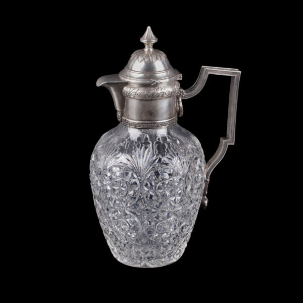 Lot 0047 <br/>A Faberge silver-gilt and cut-crystal decanter <br/>Estimate: 25000-30000€