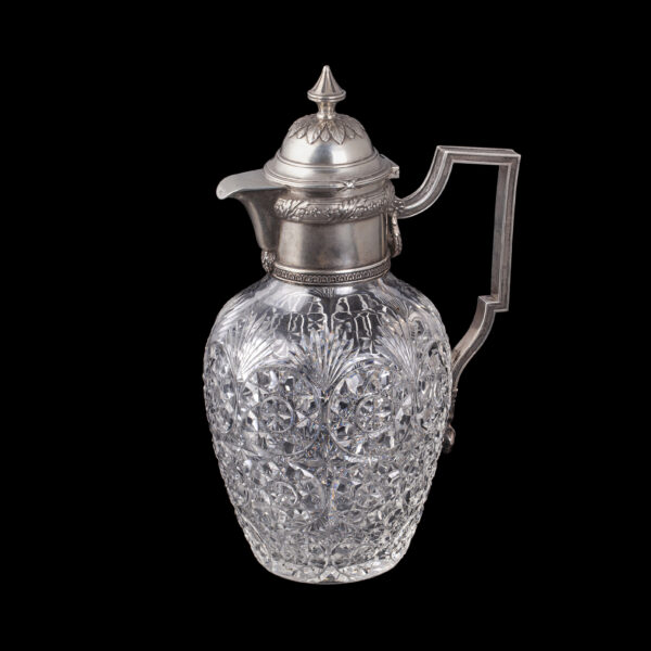 Lot 0047 <br/>A Faberge silver-gilt and cut-crystal decanter <br/>Estimate: 25000-30000€ - Image 2