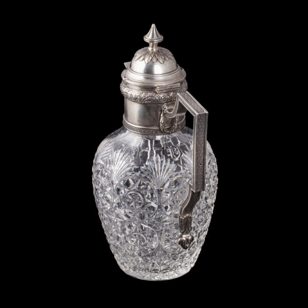 Lot 0047 <br/>A Faberge silver-gilt and cut-crystal decanter <br/>Estimate: 25000-30000€ - Image 5