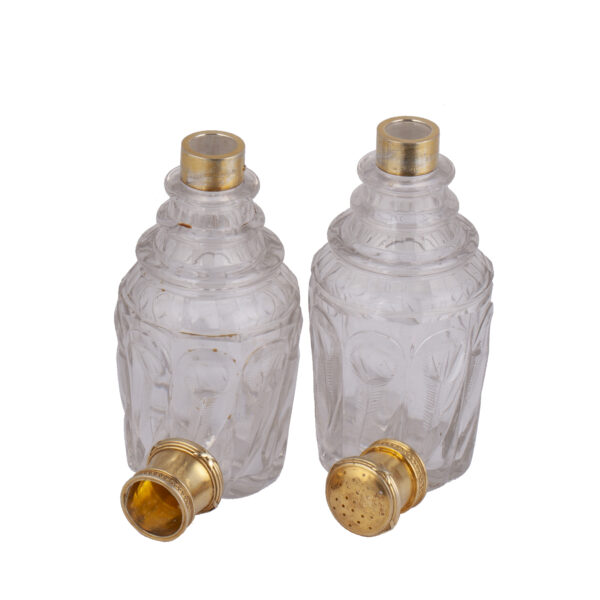 Lot 0049 <br/>A Faberge silver-gilt and cut glass flacons <br/>Estimate: 2500-3500€ - Image 3