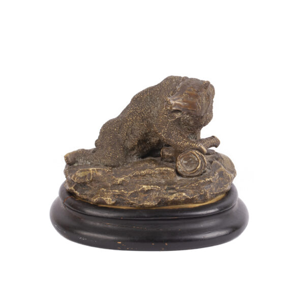 Lot 0004 <br/>A Russian bronze composition "Bear in brushwood" <br/>Estimate: 12000-14000€