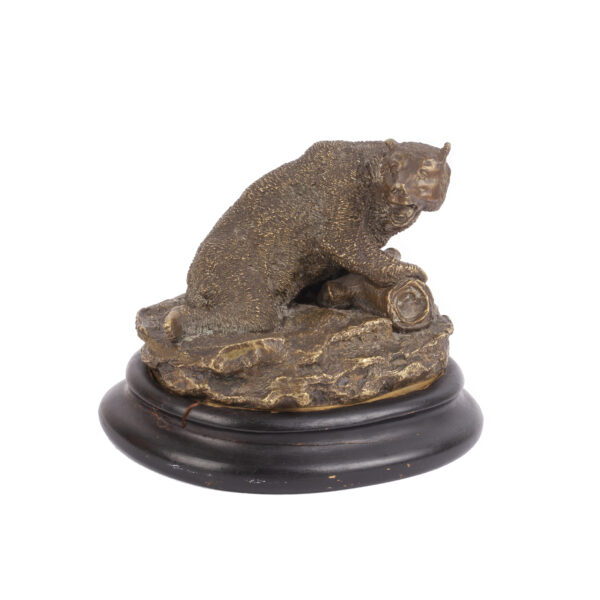 Lot 0004 <br/>A Russian bronze composition "Bear in brushwood" <br/>Estimate: 12000-14000€ - Image 2