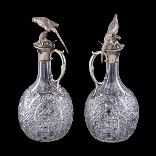 Lot 0053 <br/>A rare Russian pair of silver-gilt and cut-crystal decanters <br/>Estimate: 12000-15000€ - Image 4