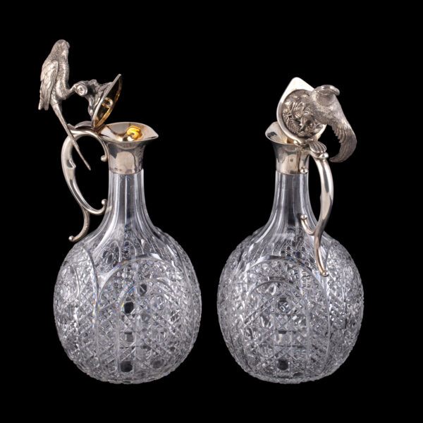 Lot 0053 <br/>A rare Russian pair of silver-gilt and cut-crystal decanters <br/>Estimate: 12000-15000€ - Image 5