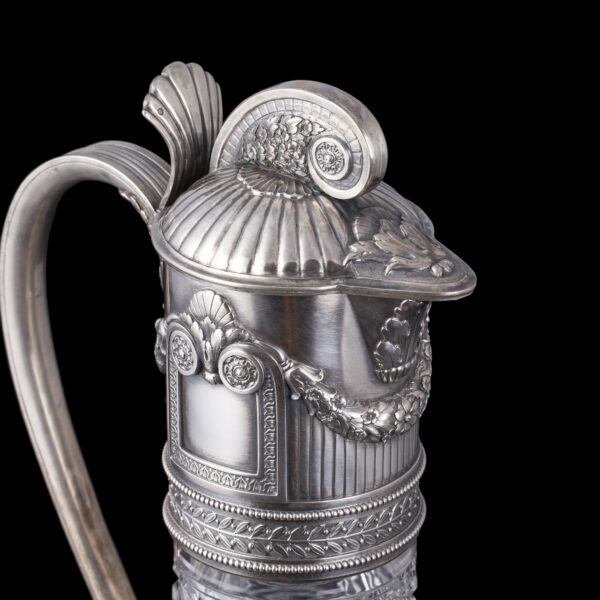 Lot 0054 <br/>A massive Faberge silver-gilt and cut-crystal decanter in neoclassical style <br/>Estimate: 25000-35000€ - Image 2