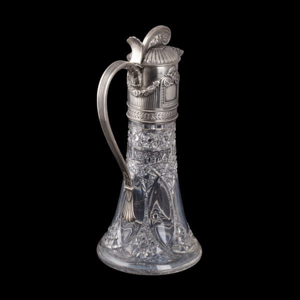 Lot 0054 <br/>A massive Faberge silver-gilt and cut-crystal decanter in neoclassical style <br/>Estimate: 25000-35000€ - Image 4