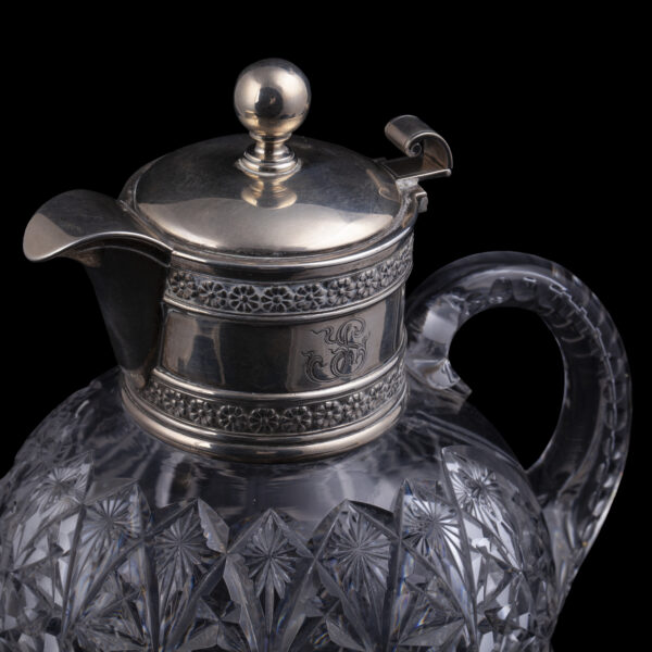 Lot 0055 <br/>An elegant Faberge silver-gilt and cut crystal bowl flask carafe <br/>Estimate: 18000-25000€ - Image 5