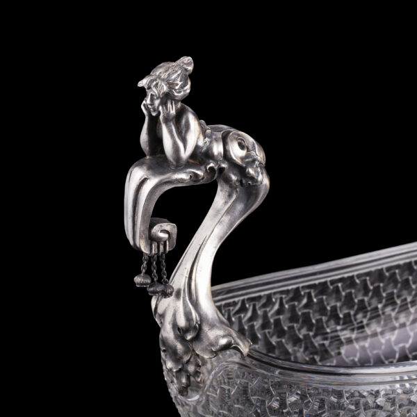 Lot 0057 <br/>A rare Faberge art-nouveau style silver and cut crystal kovsh "Mermaid" <br/>Estimate: 25000-35000€ - Image 3