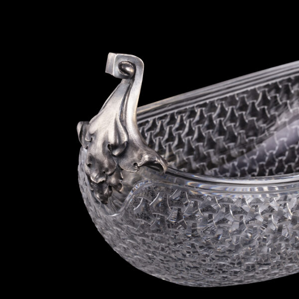 Lot 0057 <br/>A rare Faberge art-nouveau style silver and cut crystal kovsh "Mermaid" <br/>Estimate: 25000-35000€ - Image 4