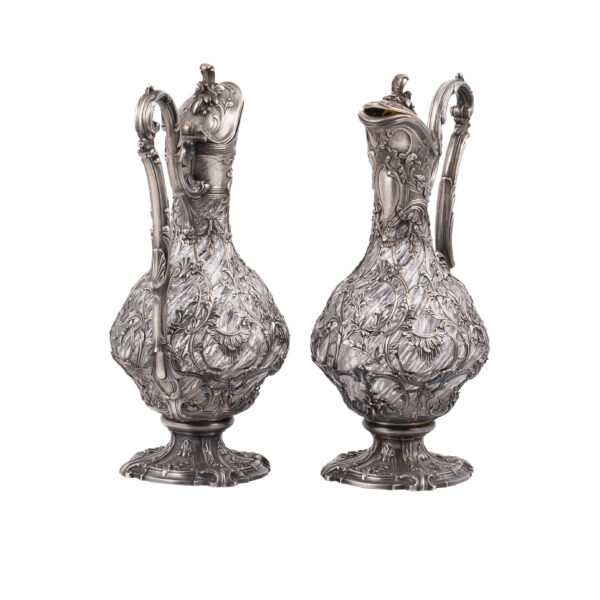 Lot 0060 <br/>An impressive Faberge silver-gilt and cut glass pair of decanters <br/>Estimate: 35000-45000€ - Image 2