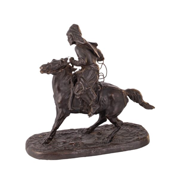 Lot 0006 <br/>A Russian bronze composition “Little Kyrgyz or Bashkir the herdsman” <br/>Estimate: 2000-3000€ - Image 4