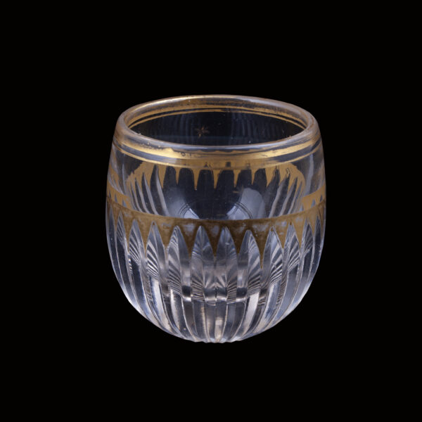 Lot 0070 <br/>A Russian glass vodka tumbler with a gold rim "Nevaliashka" <br/>Estimate: 1000-1200€