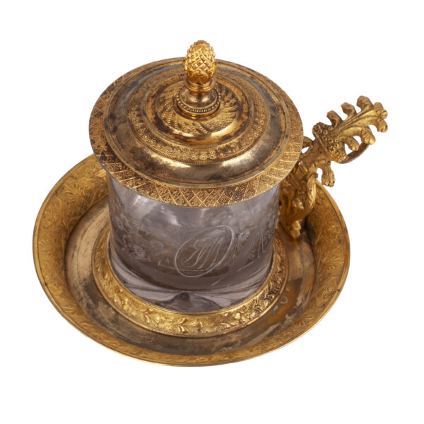 Lot 0072 <br/>A Russian brass-gilt glass holder with engraved glass inlay <br/>Estimate: 8000-12000€ - Image 2