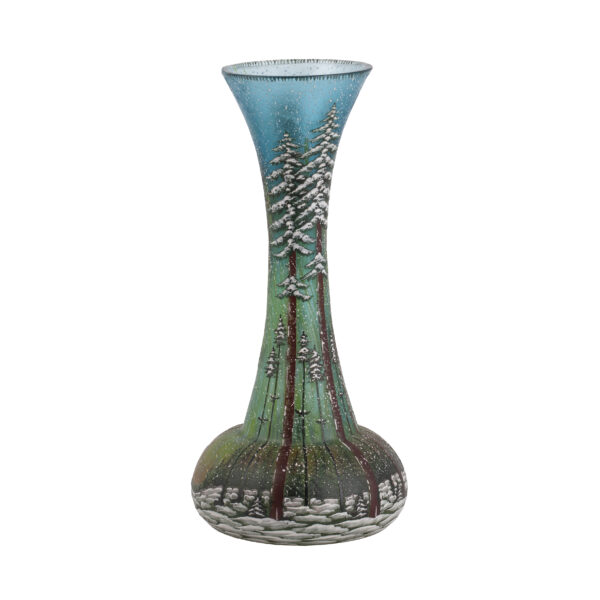 Lot 0077 <br/>A rare Russian coloured vase with a winter landscape <br/>Estimate: 12000-15000€