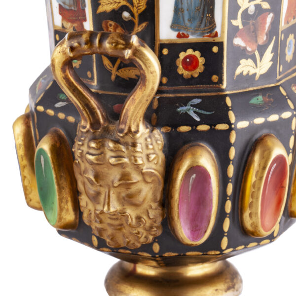 Lot 0085 <br/>A rare Russian porcelain, gilded and painting vase in chinoiserie style. Period of Emperor Nikolay I <br/>Estimate: 3000-3500€ - Image 4