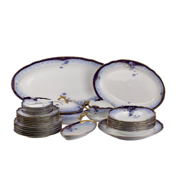 Lot 0089 <br/>A Russian porcelain gold and cobalt painted service <br/>Estimate: 3000-3500€ - Image 2