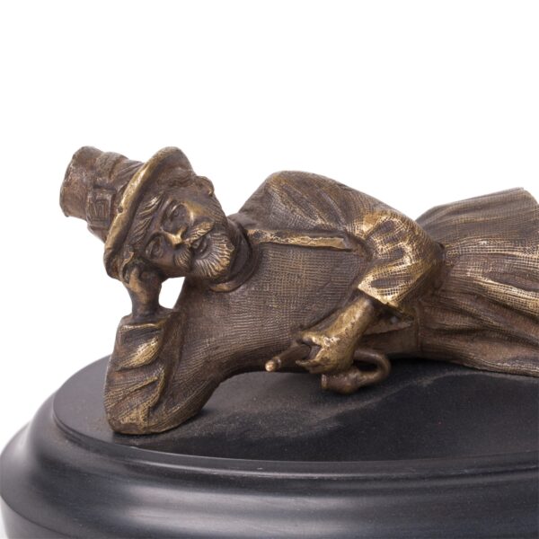 Lot 0008 <br/>A Russian bronze composition “Relaxing shepherd” <br/>Estimate: 500-700€ - Image 2