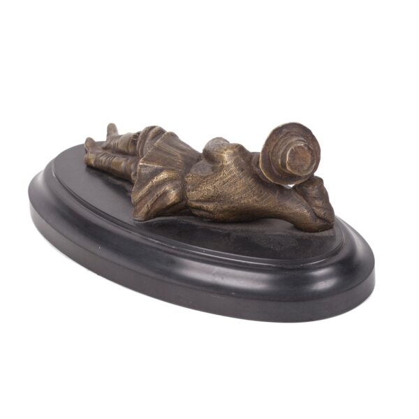 Lot 0008 <br/>A Russian bronze composition “Relaxing shepherd” <br/>Estimate: 500-700€ - Image 3