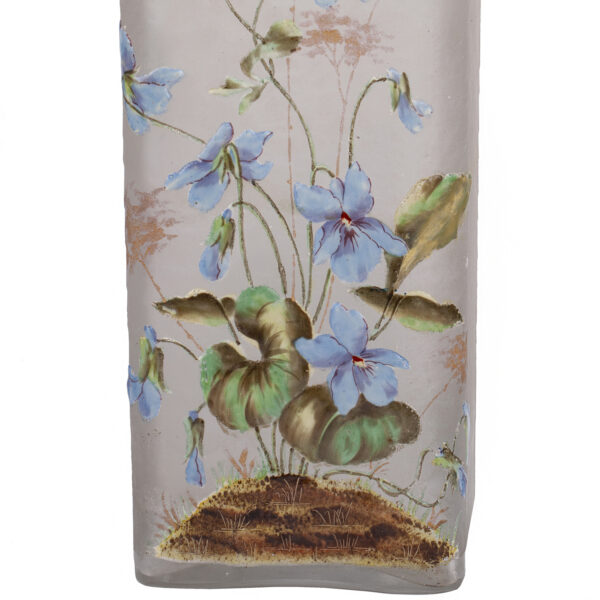 Lot 0092 <br/>A 20th-century Montjoye Art Nouveau vase adorned with viola motifs <br/>Estimate: 600-700€ - Image 5