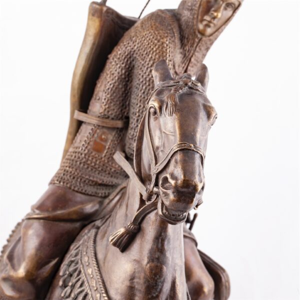 Lot 0009 <br/>A very rare Russian bronze composition ”Russian Knight – Vityaz” <br/>Estimate: 35000-45000€ - Image 11