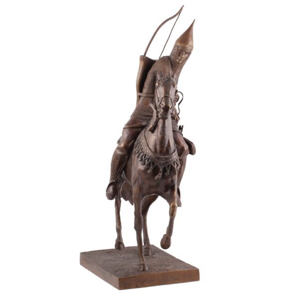 Lot 0009 <br/>A very rare Russian bronze composition ”Russian Knight – Vityaz” <br/>Estimate: 35000-45000€ - Image 13