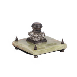 Lot 0112 <br/>Faberge Silver-Gilt and Onyx Inkwell by Julius Rappoport <br/>Estimate: 2500-3500€