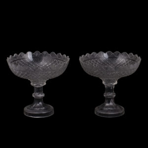 Lot 0138 <br/>Pair of Russian Cut-Crystal Glass Vases on the Feets <br/>Estimate: 2000-2500€