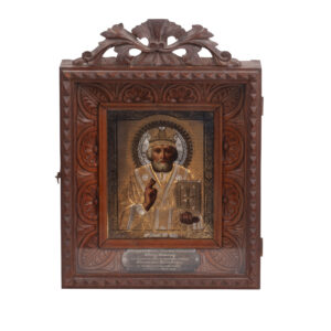 Lot 0171 <br/>Commemorative Icon of Saint Nicholas (Nicholas of Winter) in a Silver Oklad and Wooden Kiot <br/>Estimate: 2500-3500€