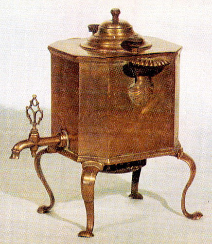 Lot 0191 <br/>Rare Russian Traveling Brass Samovar. I. Malishev <br/>Estimate: 2500-3000€ - Image 9