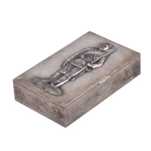 Lot 0035 <br/>Massive Russian Cast Silver-Gilt Cigar Box with a Portrait of Cossack Kuzma Kruchkov <br/>Estimate: 5000-7000€