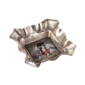 Lot 0050 <br/>Silver and En-Plein Enamel Ashtray with a Mediaeval Genre Scene <br/>Estimate: 800-1000€